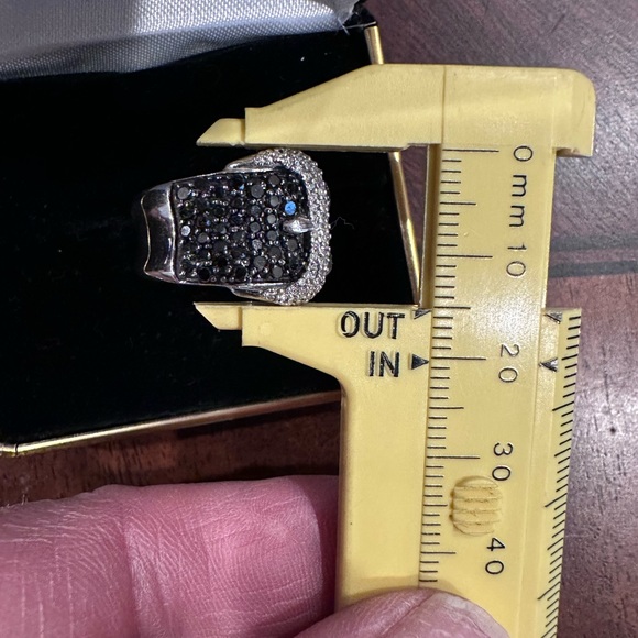 Black and white diamond buckle ring. - Picture 7 of 7